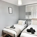 Contractor Stays - Weekly Stays - 2 Bedroom Apartment - 4 Beds