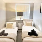 Contractor Stays - Weekly Stays - 2 Bedroom Apartment - 4 Beds
