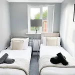 Contractor Stays - Weekly Stays - 2 Bedroom Apartment - 4 Beds