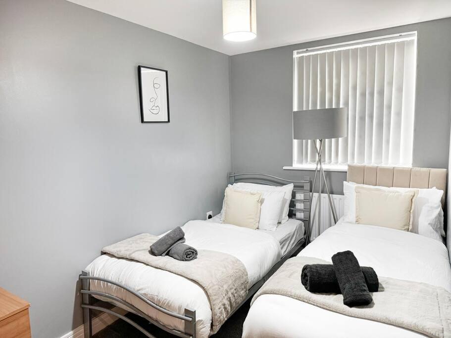 Contractor - Weekly - 2 Bedroom - 4 Beds Apartment *