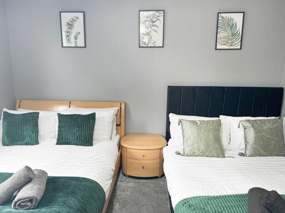 Contractor - Weekly - 2 Bedroom - 4 Beds Apartment Birmingham