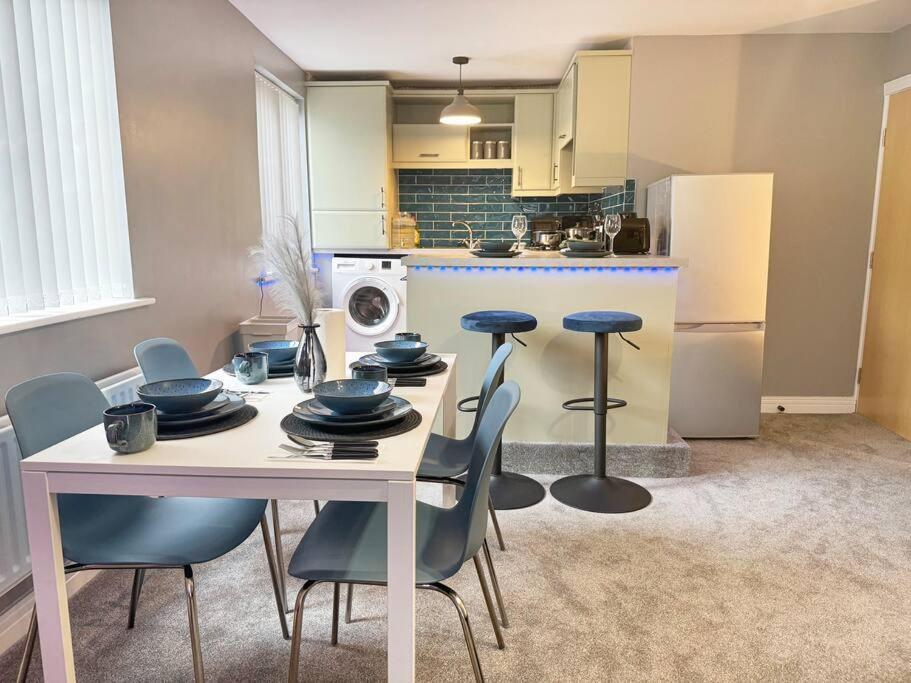 Contractor - Weekly - 2 Bedroom - 4 Beds Birmingham