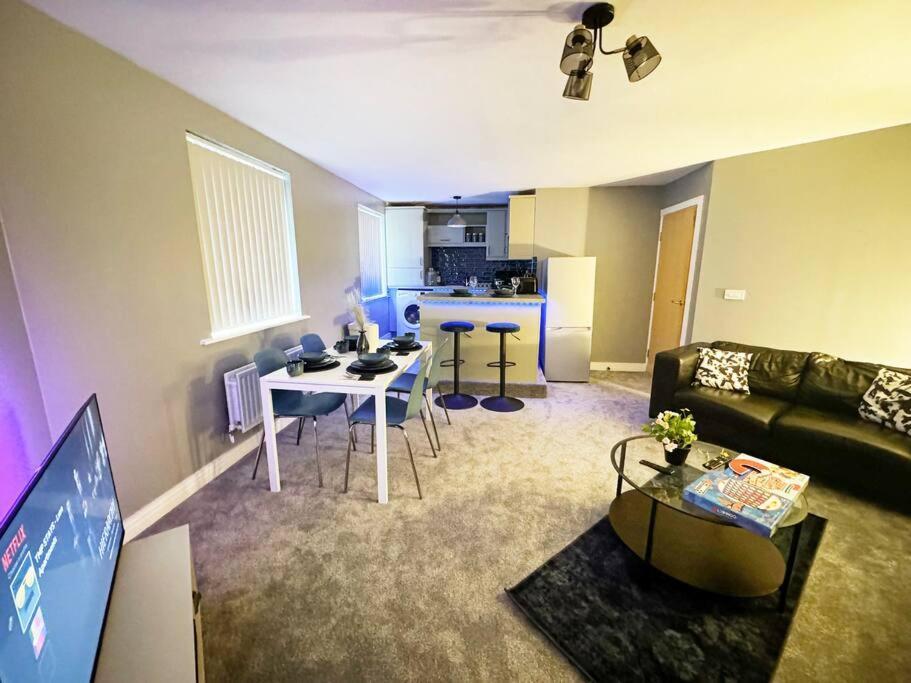 Apartment Contractor - Weekly - 2 Bedroom - 4 Beds *